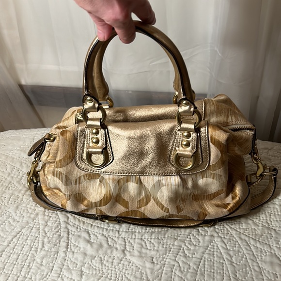 2000s Gold Coach, handles and shoulder strap. Gold with Pink lining. - Picture 3 of 6